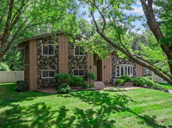 4530 Oak Leaf Dr, Vadnais Heights, MN 55127