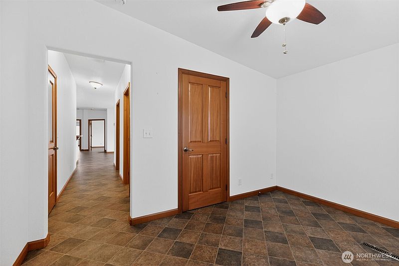 4th image of 402 Parrish Road