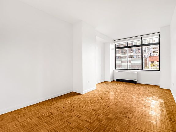 3rd image of 360 W 43rd St APT S4b