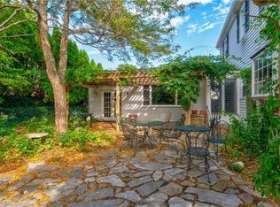 557 Budlong Rd, Cranston, RI 02920