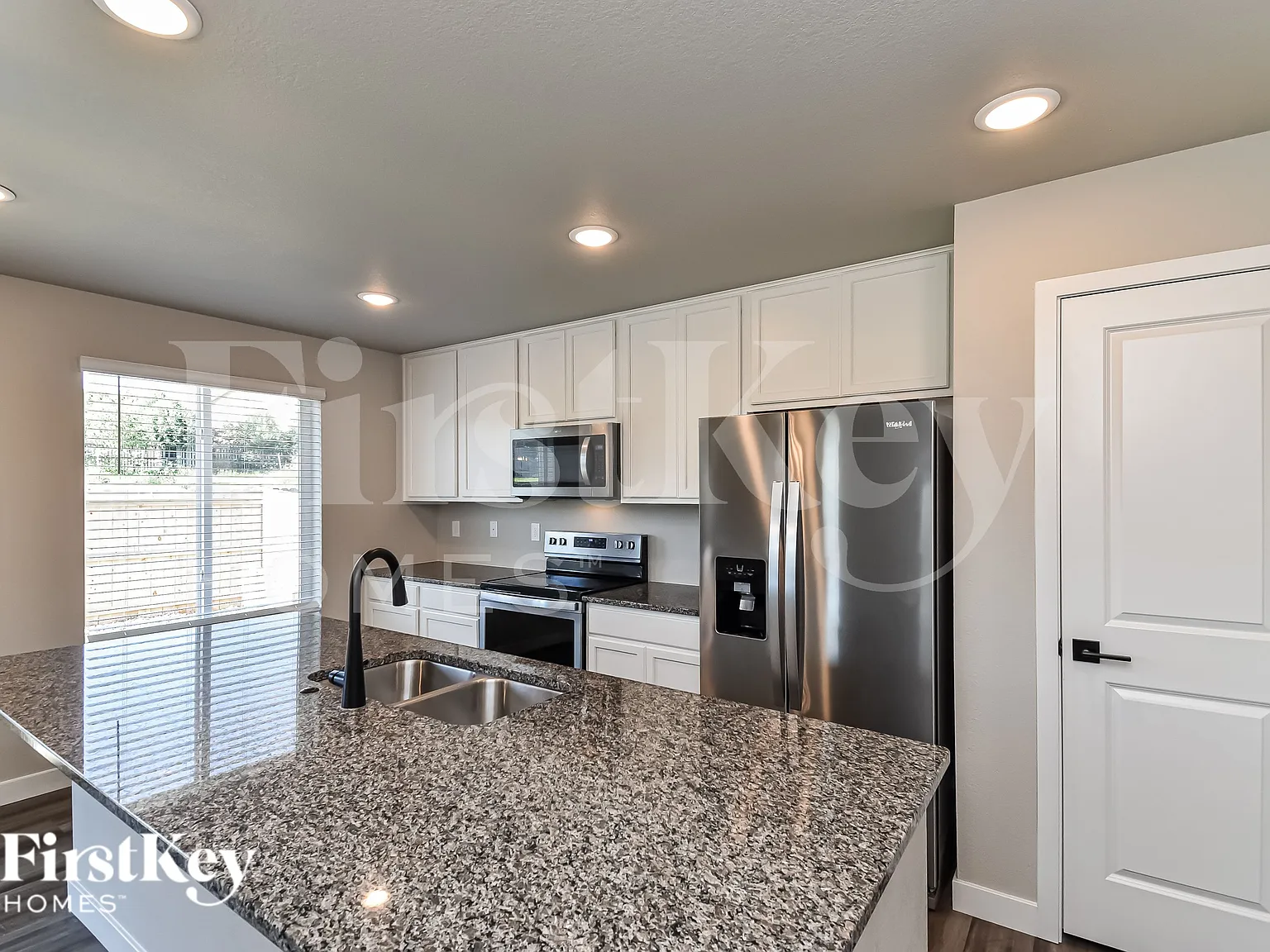 3 bed, 2.5 bath, 1383 sqft, $2,460 — Photo 4