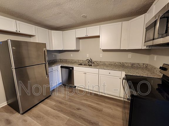 4th image of 10700 Cambridge Ave