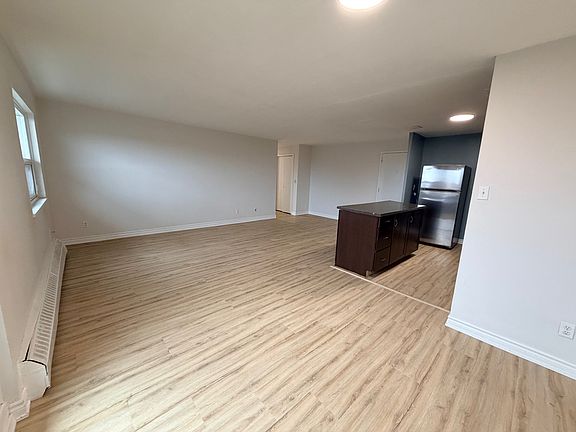 4th image of 20 Bradmon Dr #605