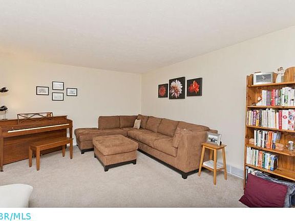 3rd image of 532 Allview Ct