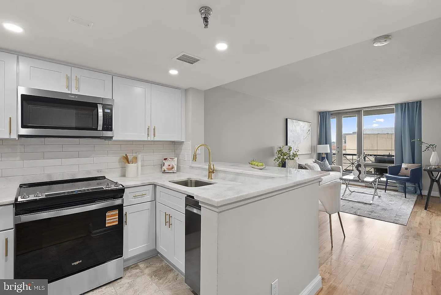 1 bed, 680 sqft, $3,200 — Photo 2