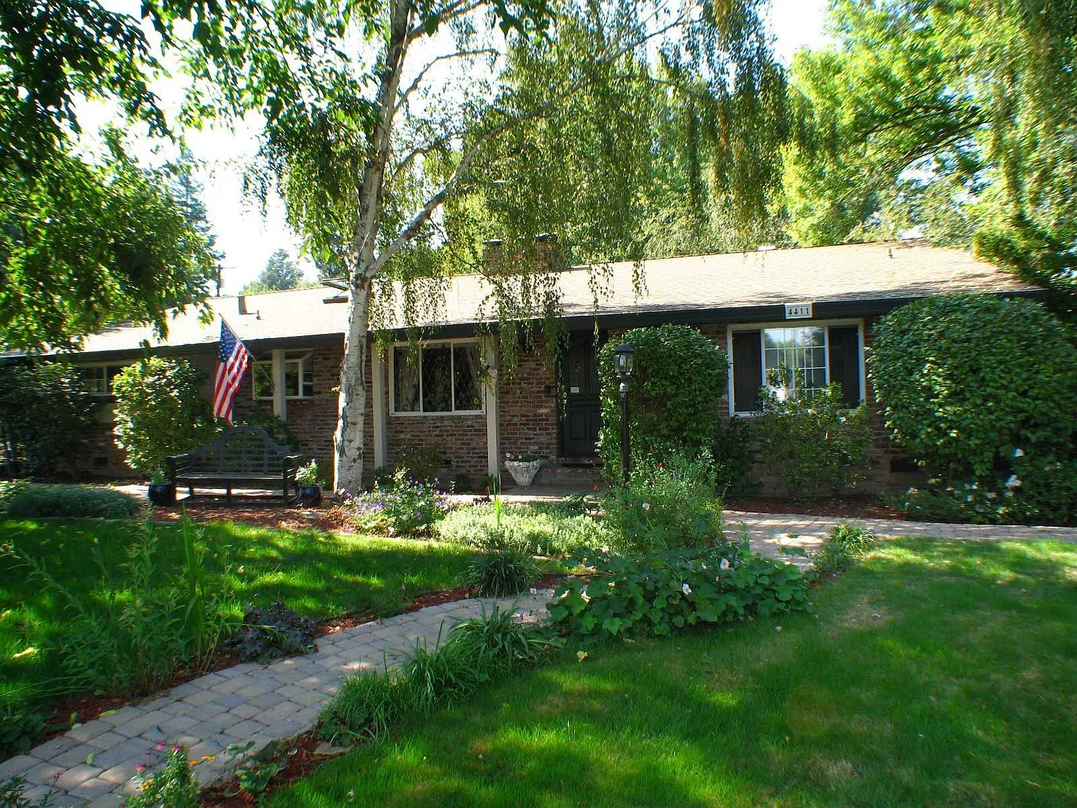 4411 Mapel Ln photo 1