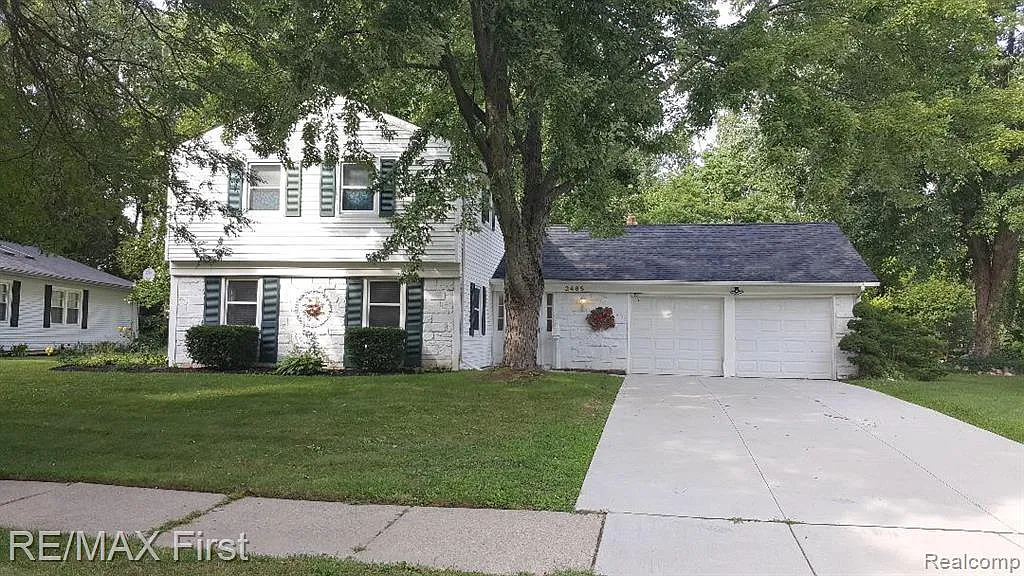 4 bed, 2.5 bath, 2171 sqft, $2,500 — Photo 1