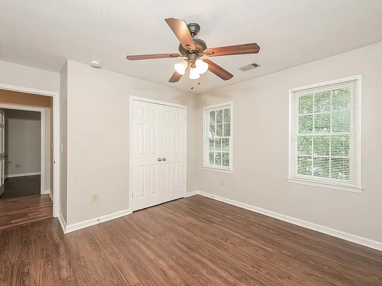 2481 Meadowglen Trl — Photo 14