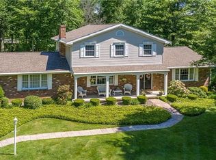 4863 Northwoods Dr, Hermitage, PA 16148