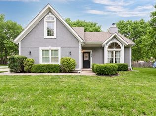 1216 E Sheridan Bridge Ln, Olathe, KS 66062