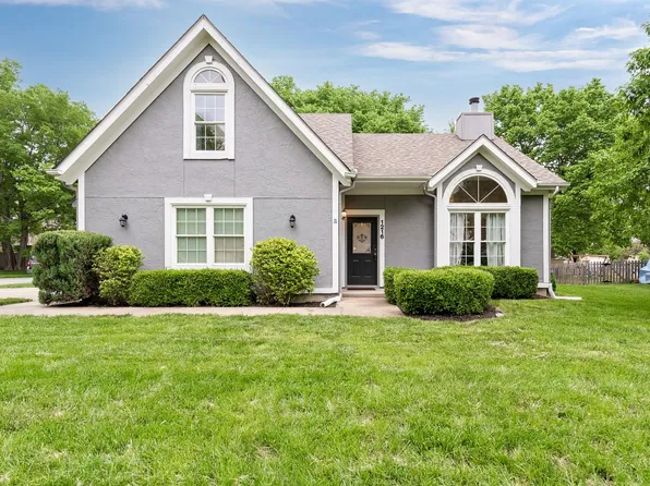 1216 E Sheridan Bridge Ln, Olathe, KS 66062