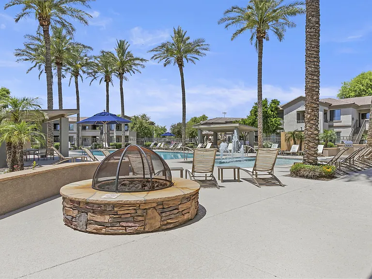 Adiamo Palm Valley Apartments in Goodyear, AZ