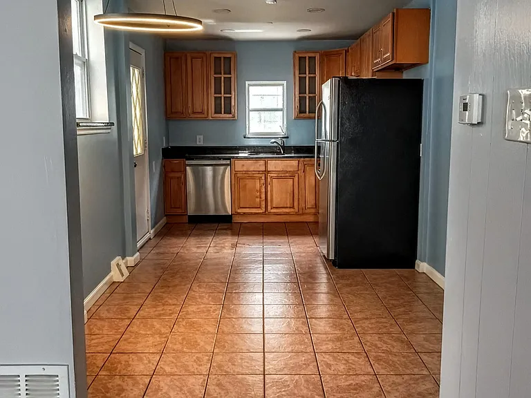 2630 E Birch St — Photo 4