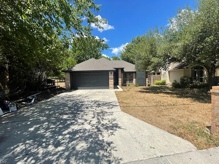 1808 Pearce Ct — Photo 1