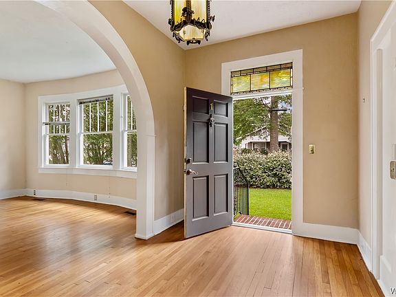 4th image of 1 Oakwood Ct
