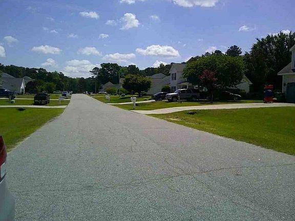 Exterior Neighborhood (street photo)