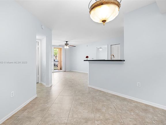 4th image of 1308 Villa Cir #1308