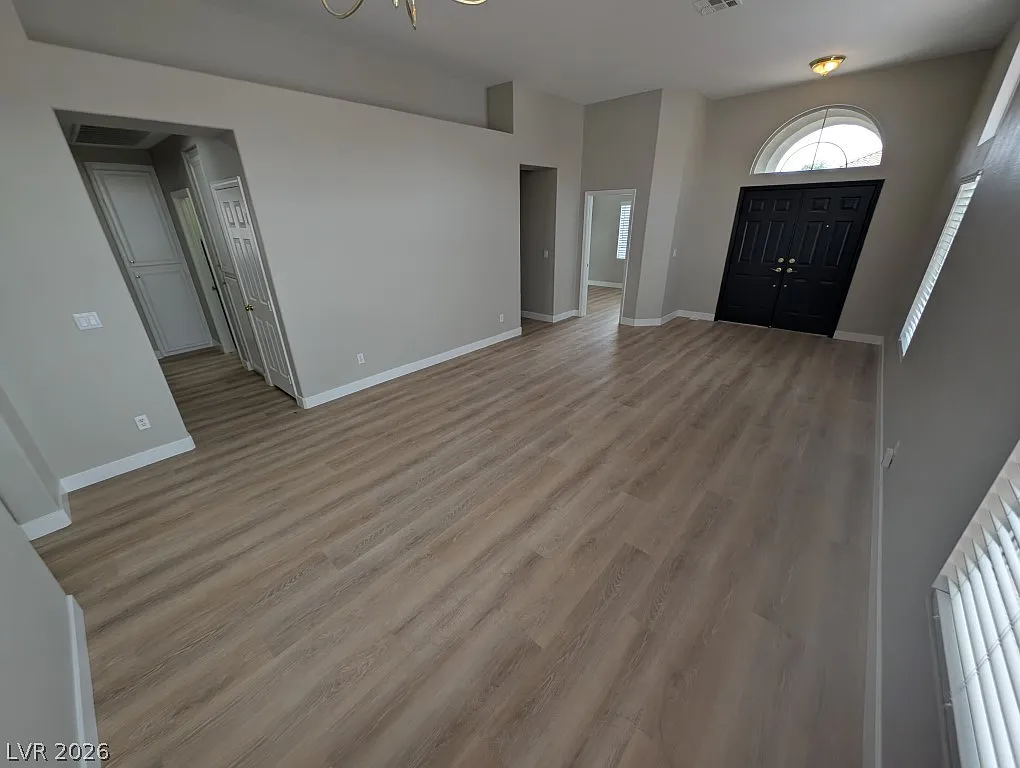 3 bed, 3.0 bath, 1946 sqft, $2,350 — Photo 4