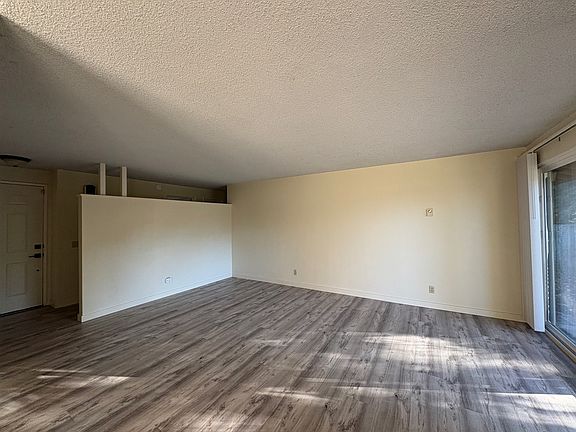 3rd image of 4040 Ferry St