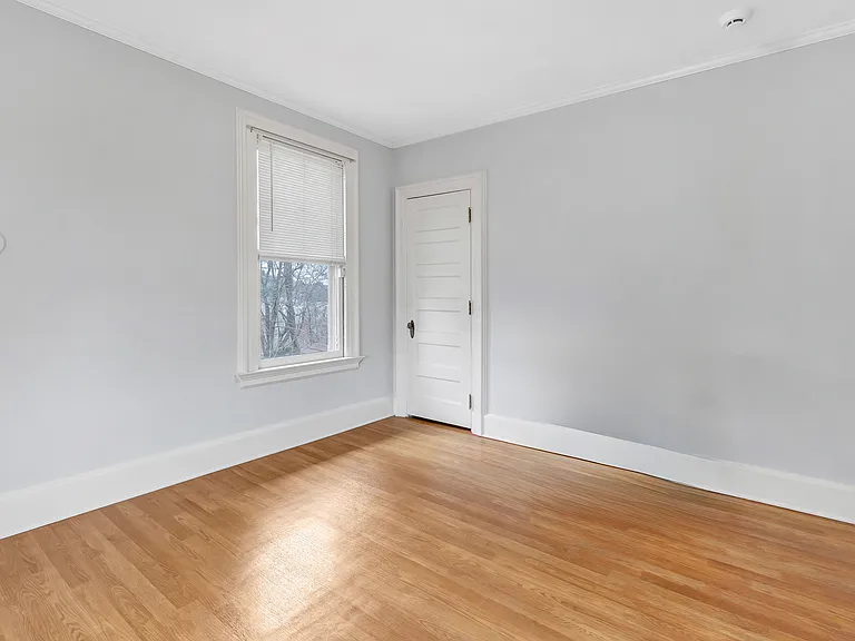 292 Coram Ave — Photo 8