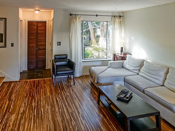 5th image of 11138 Aqua Vista St APT 16