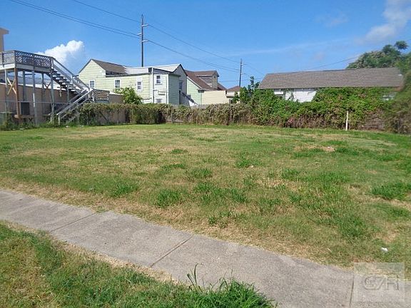2nd image of 713 37th St