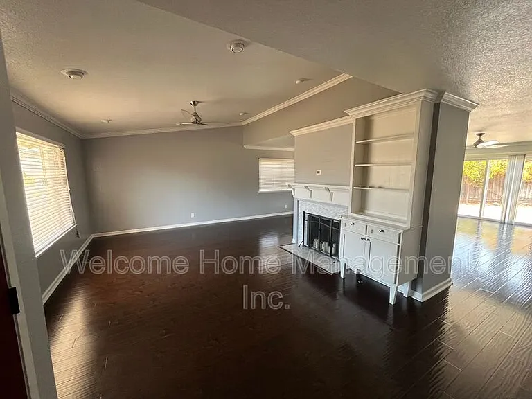 30726 Wainwright Ct — Photo 2