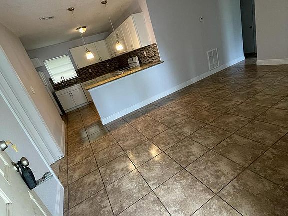 2nd image of 1914 Kendrick Ln
