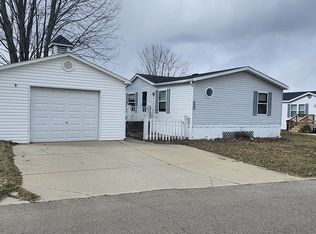 420 N Van Buren Cir, Davison, MI