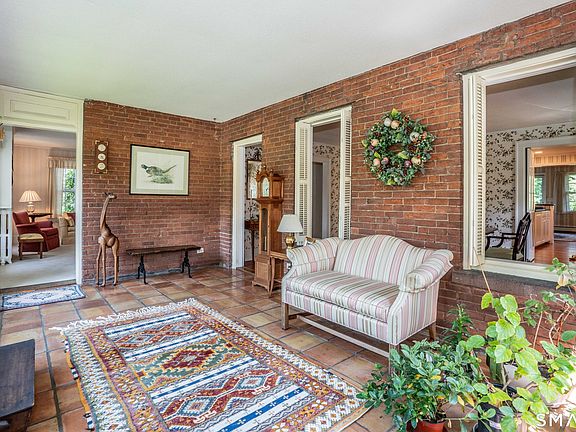 3rd image of 154 Steele Road