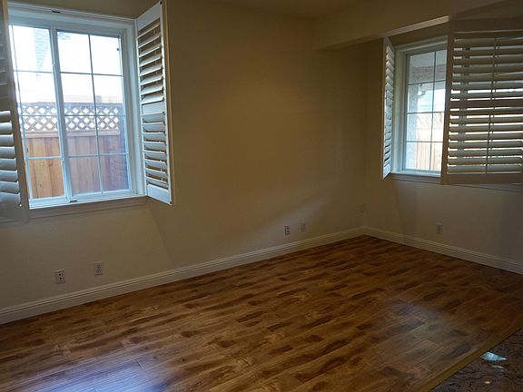 4th image of 499 Boynton Ave