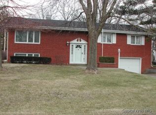 202 Glen Oak Dr, Athens, IL 62613