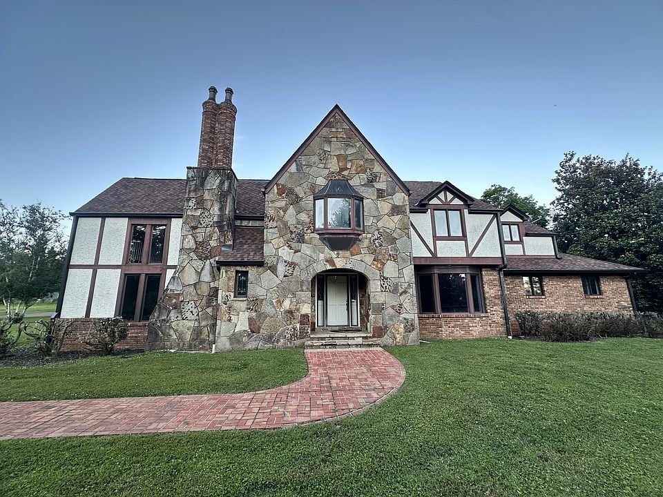 1st image of 202 Oak Hill Dr