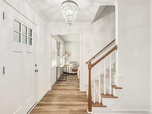 4th image of 423 Kinsman Ct