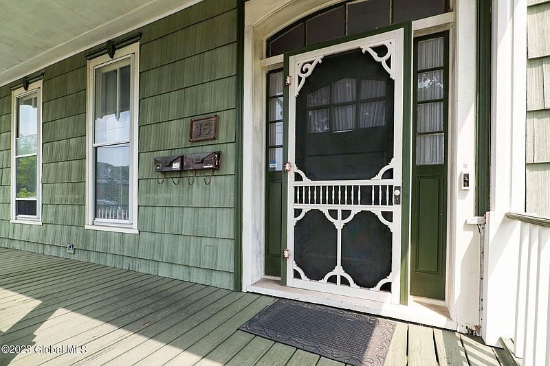 4th image of 15 Saratoga Avenue