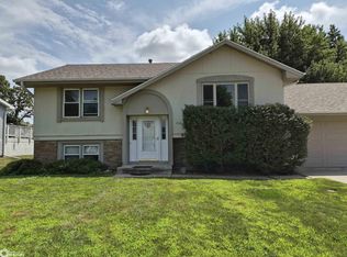 1816 Sunset St, Grinnell, IA 50112