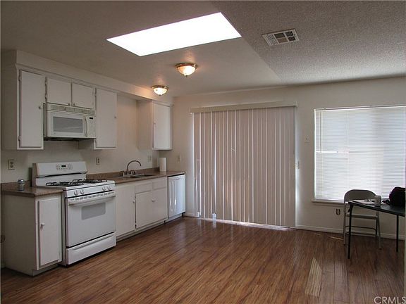 4th image of 244 S Golden Ave
