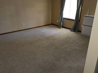 17926 Phyllis St, Roseville, MI 48066