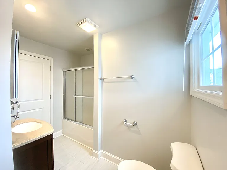 1137 Vine St — Photo 4