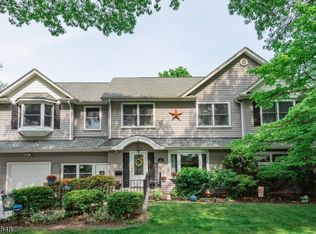 640 Sayre Ln, Paramus, NJ 07652