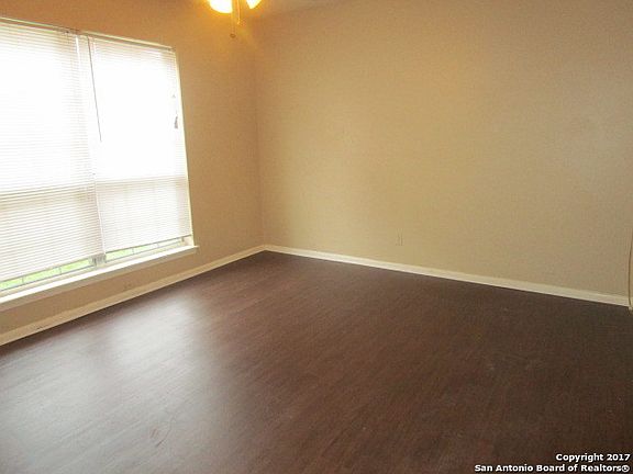 3rd image of 210 Amistad Blvd