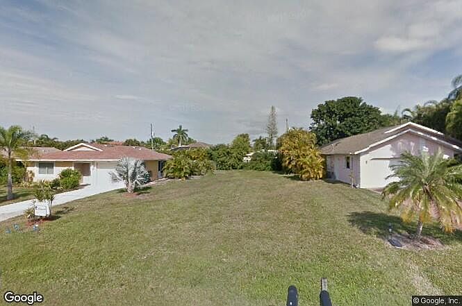 1st image of 569 92nd Ave N
