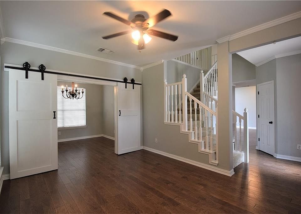 1st image of 2613 Southwestern Dr