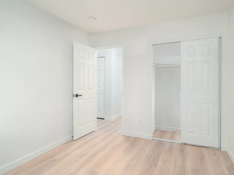 3141 SE Stott Cir — Photo 11