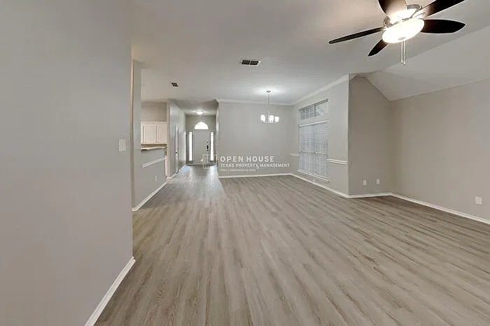 3 bed, 2.0 bath, 1705 sqft, $2,325 — Photo 3
