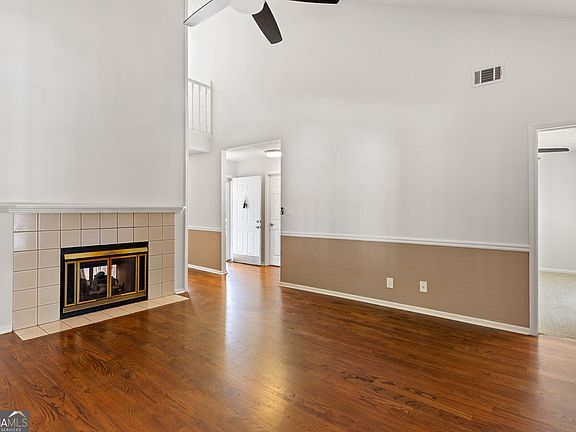 5th image of 208 Bridge Ln SE