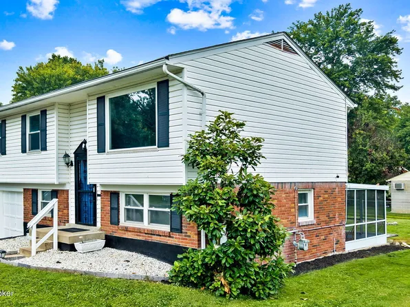 5109 Terrace Green Cir, Louisville, KY 40218
