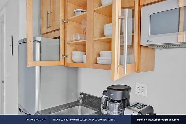 Rented by The Blueground | media 25