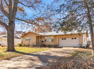 114 N Osage St, Grove, OK 74344