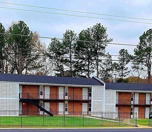 2 bed, 1.0 bath, 894 sqft, $825 — Photo 3